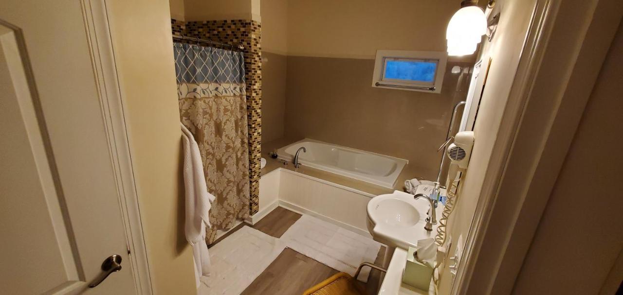 Acorn Hill Lodge And Spa Линчбърг Екстериор снимка